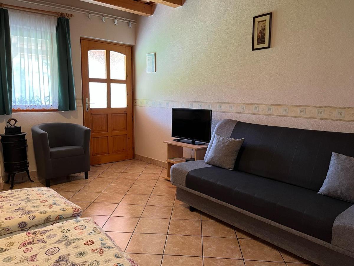 Ibolya Vendeghaz Apartment Kehidakustany Bagian luar foto